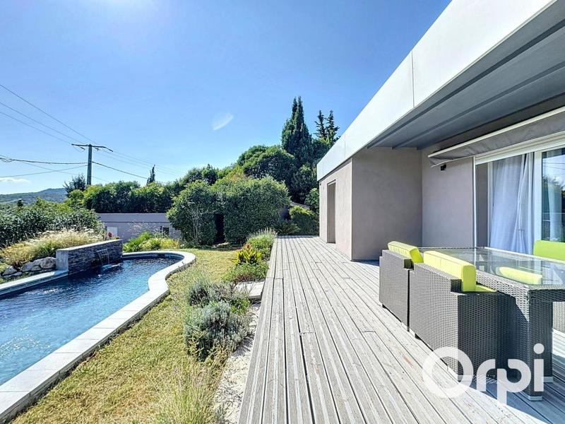 Maison - 105 m² - 4 pièces