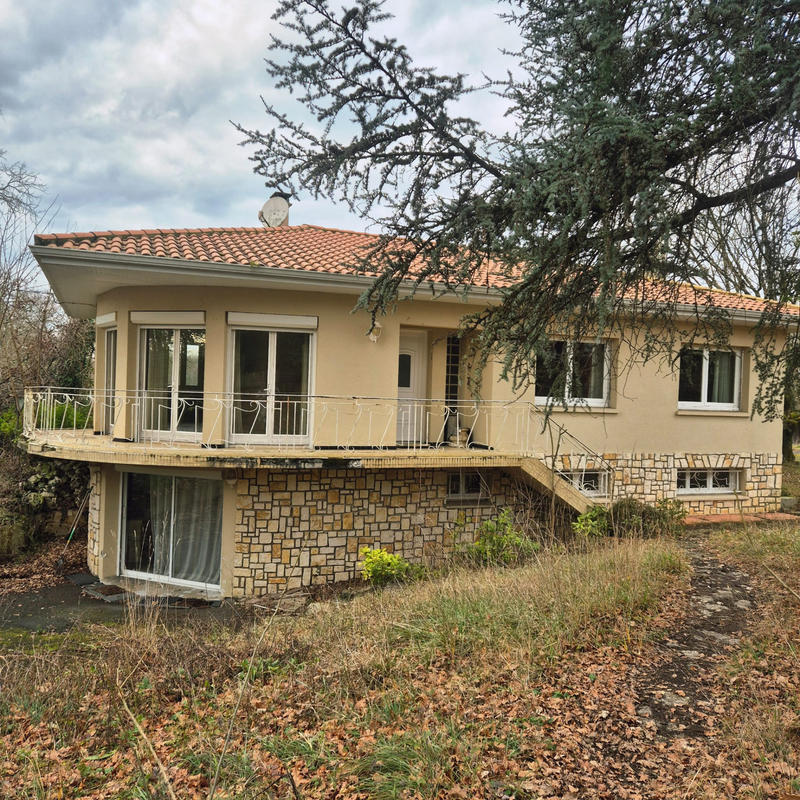 Maison - 238 m² - 9 pièces