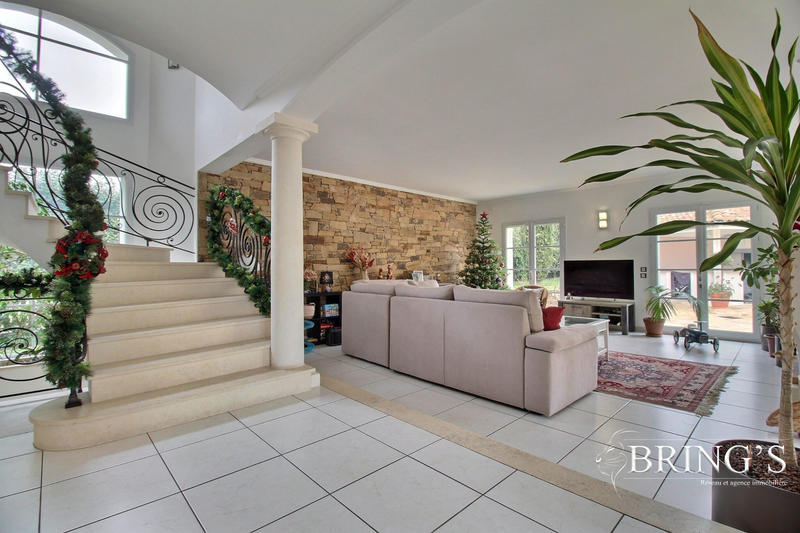 Maison - 364 m² - 12 pièces