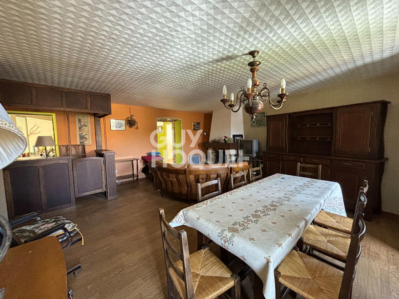 Maison - 279 m² - 5 pièces