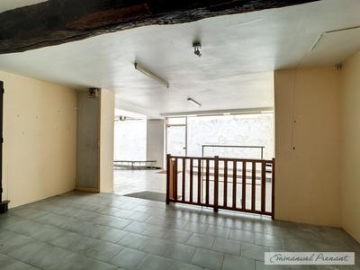 Local commercial - 242 m² - 7 pièces