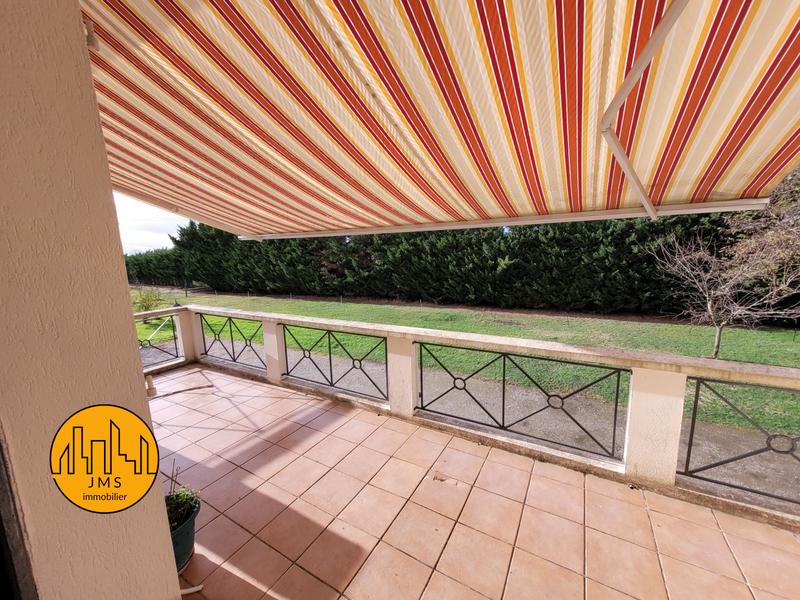 Maison - 240 m² - 8 pièces