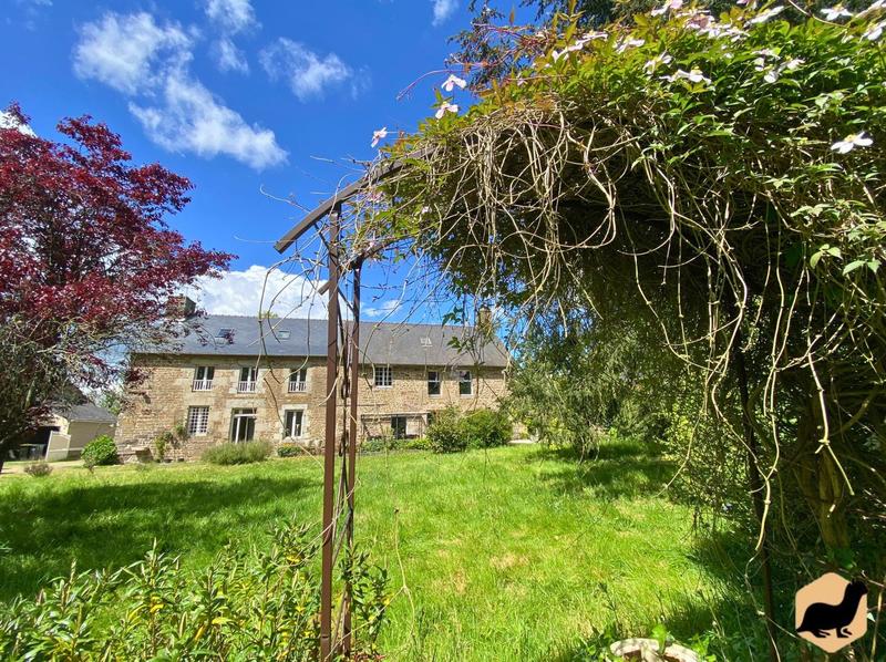 Maison - 300 m² - 8 pièces