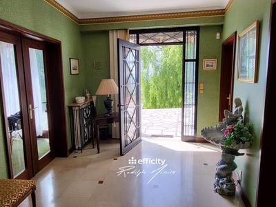 Maison - 180 m² - 8 pièces