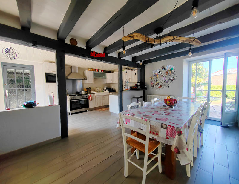 Maison - 220 m² - 9 pièces