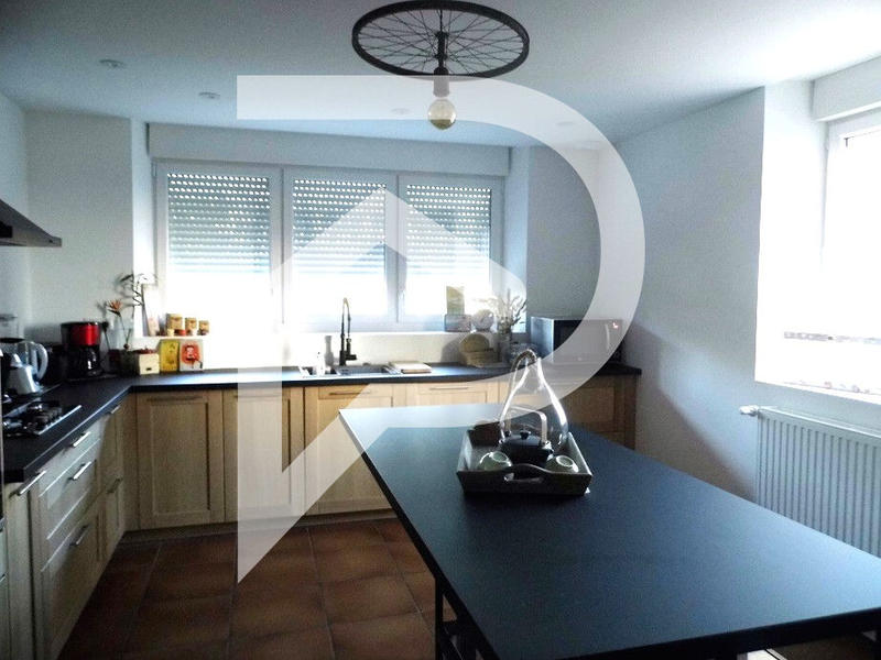 Maison - 229 m² - 10 pièces