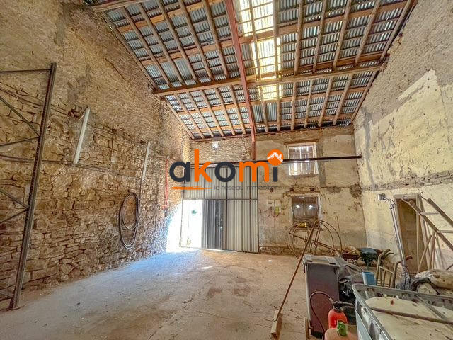 Maison - 200 m² - 2 pièces