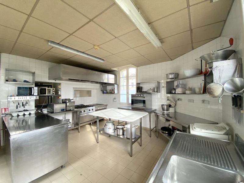 Maison - 725 m² - 24 pièces