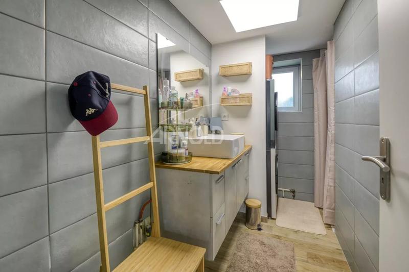 Maison - 220 m² - 9 pièces