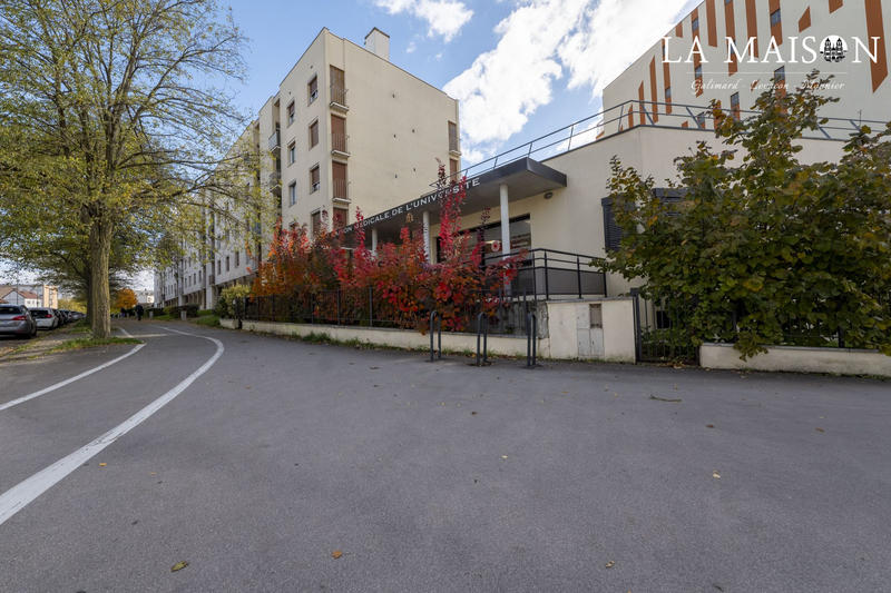 Appartement - 85 m² - 4 pièces