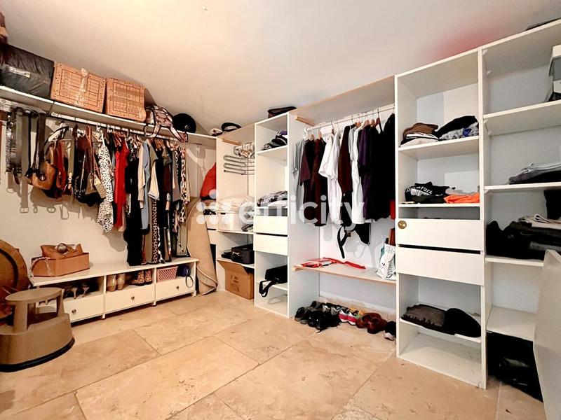 Maison - 230 m² - 7 pièces