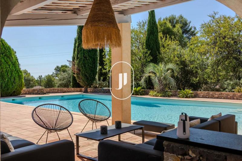 Maison - 350 m² - 10 pièces