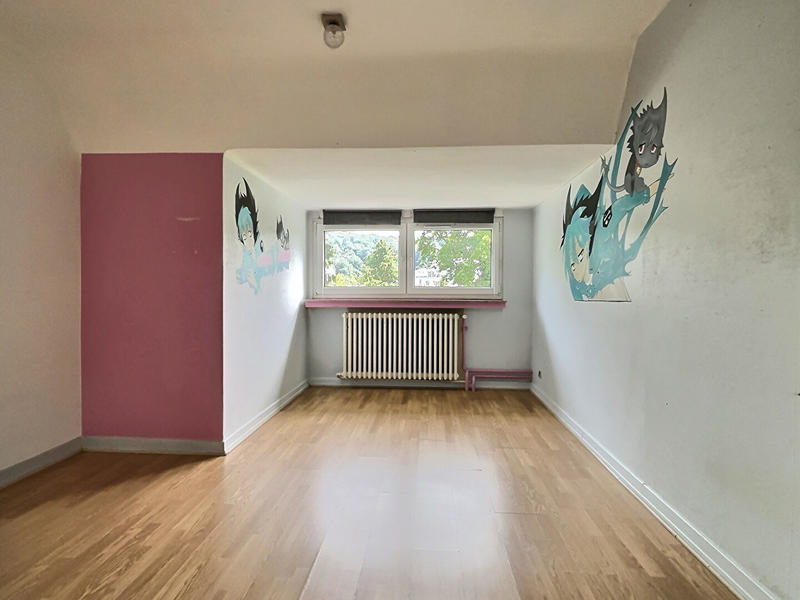 Maison - 233 m² - 9 pièces