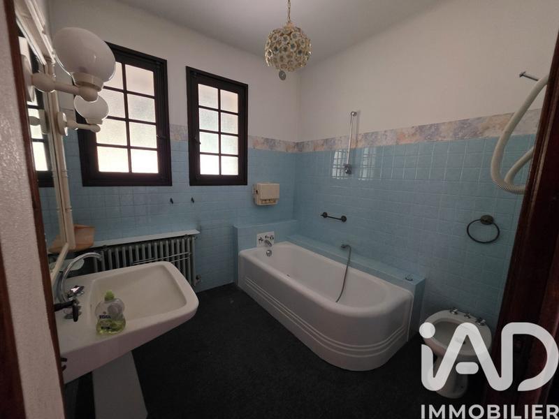 Maison - 330 m² - 9 pièces