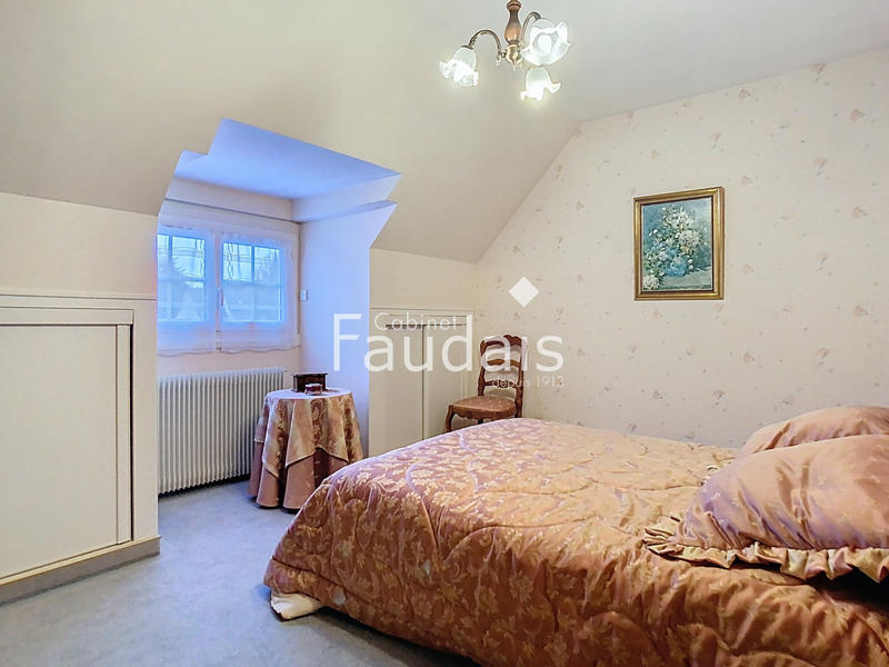 Maison - 180 m² - 8 pièces