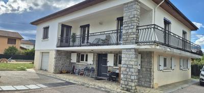 Maison - 200 m² - 8 pièces