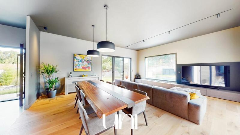 Maison - 300 m² - 6 pièces