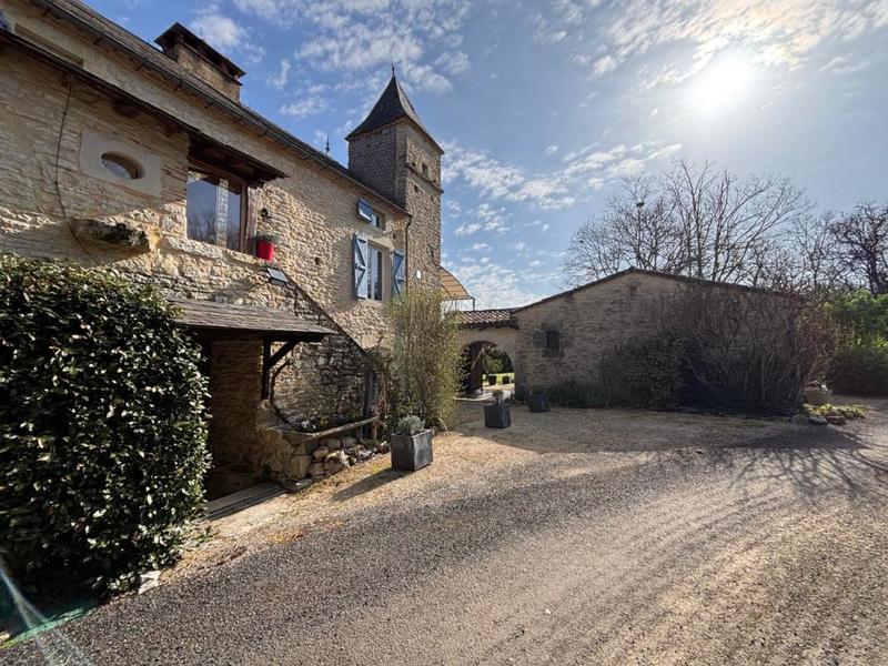 Maison - 234 m² - 10 pièces