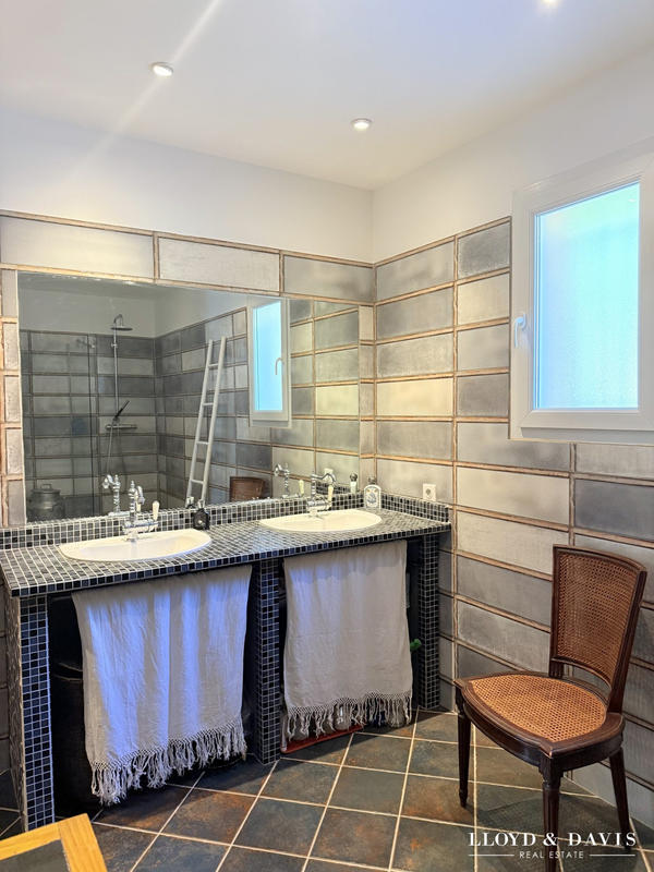 Maison - 200 m² - 7 pièces