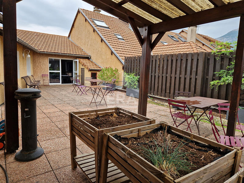 Local d'activité / Entrepôt - 425 m² - 17 pièces