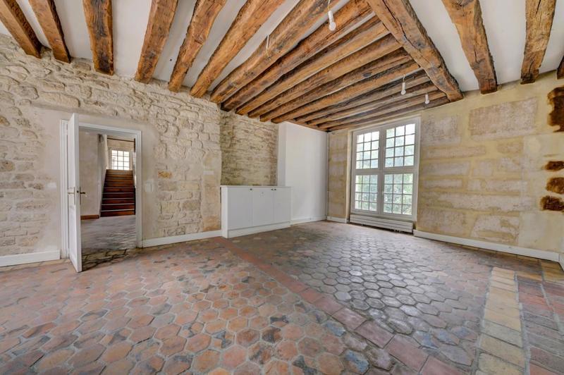 Maison - 573 m² - 6 pièces