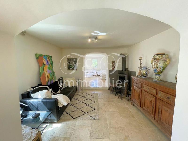 Propriété - 275 m² - 8 pièces