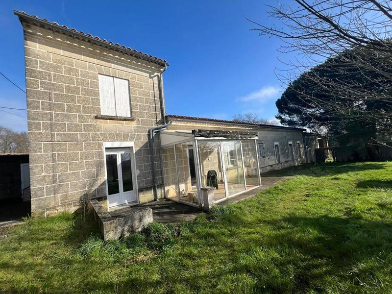 Maison - 252 m² - 11 pièces