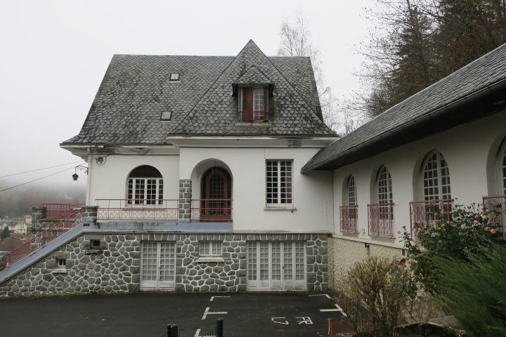 Maison - 344 m² - 10 pièces