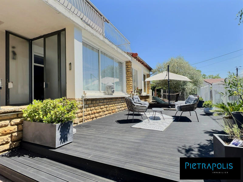 Maison - 302 m² - 10 pièces