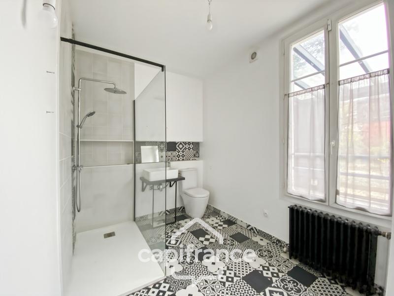 Maison - 223 m² - 8 pièces