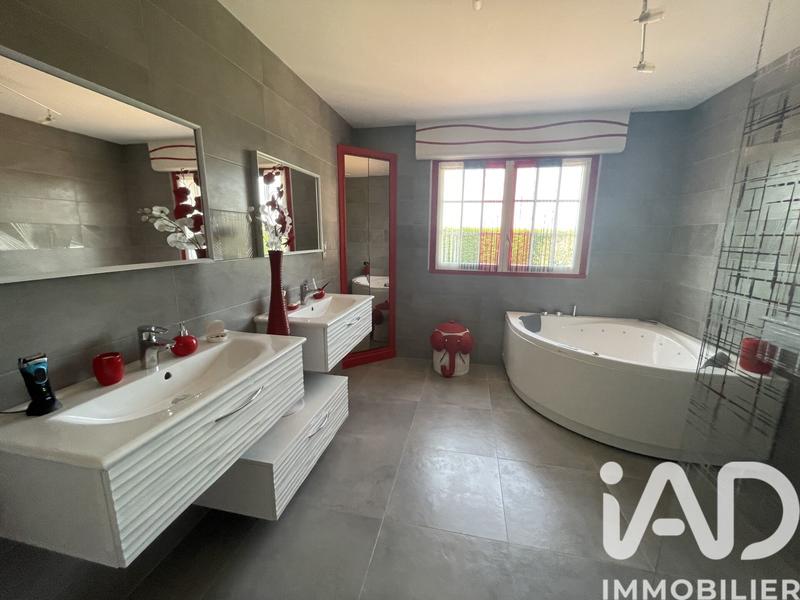 Maison - 317 m² - 12 pièces