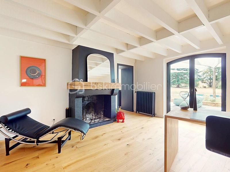 Propriété - 310 m² - 9 pièces