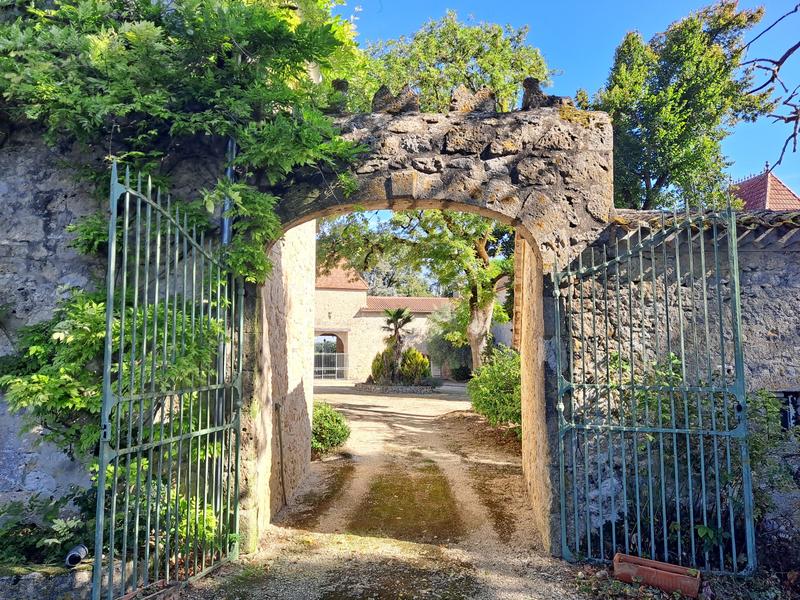 Château - 570 m² - 12 pièces