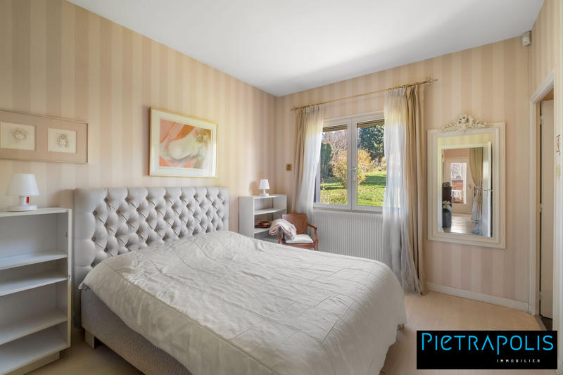 Maison - 220 m² - 5 pièces