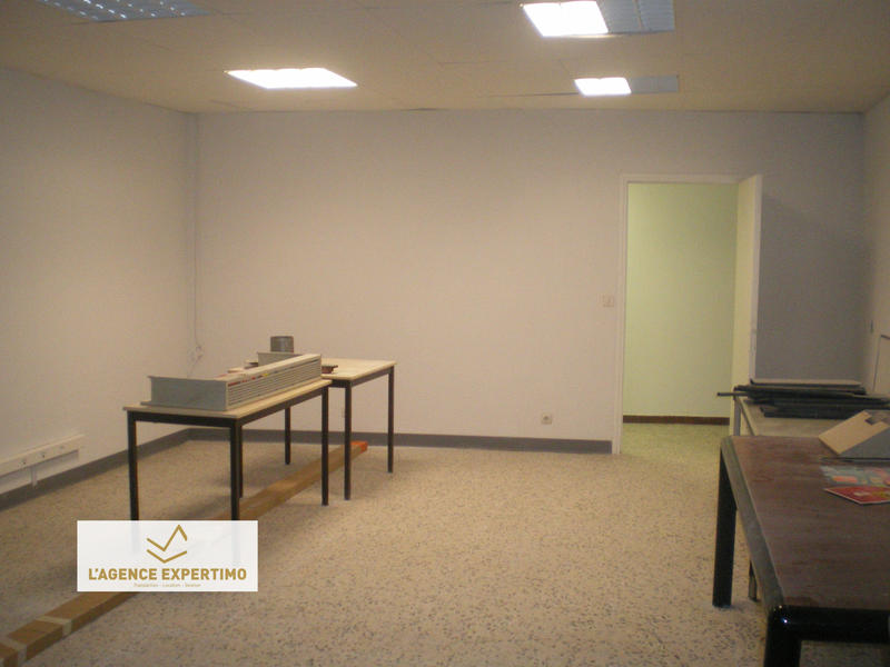 Entrepôt - 1 100 m²