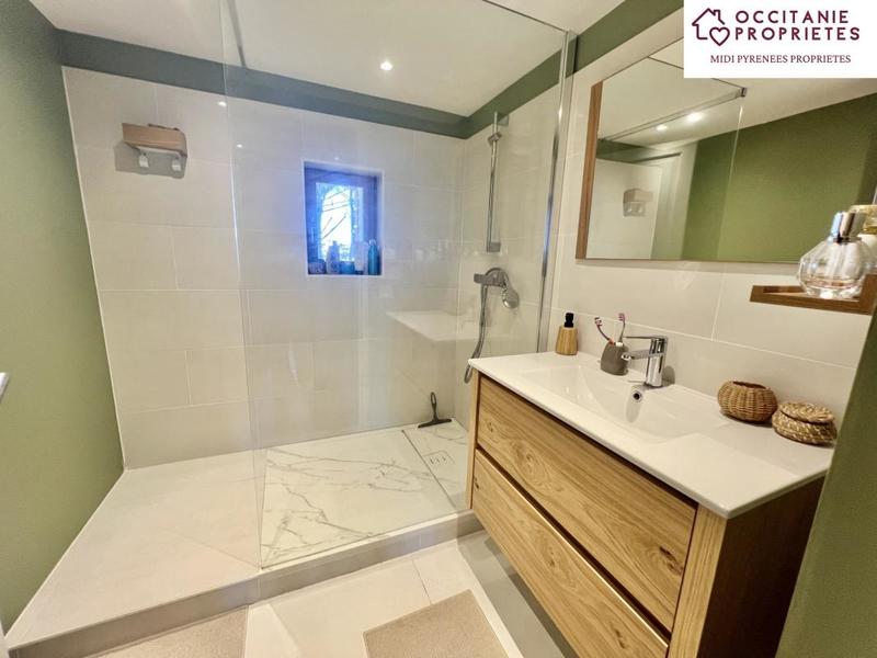 Propriété - 202 m² - 5 pièces