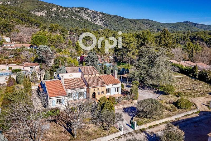 Villa - 230 m² - 5 pièces