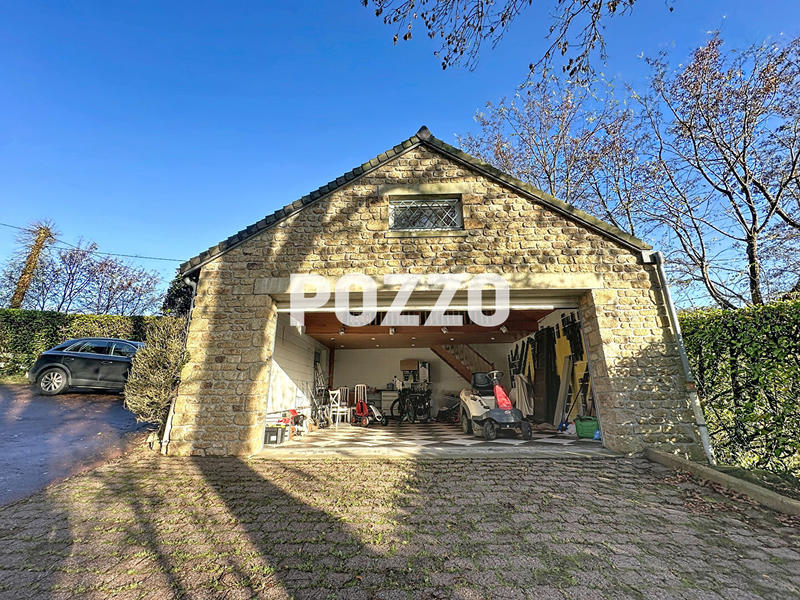 Maison - 270 m² - 10 pièces
