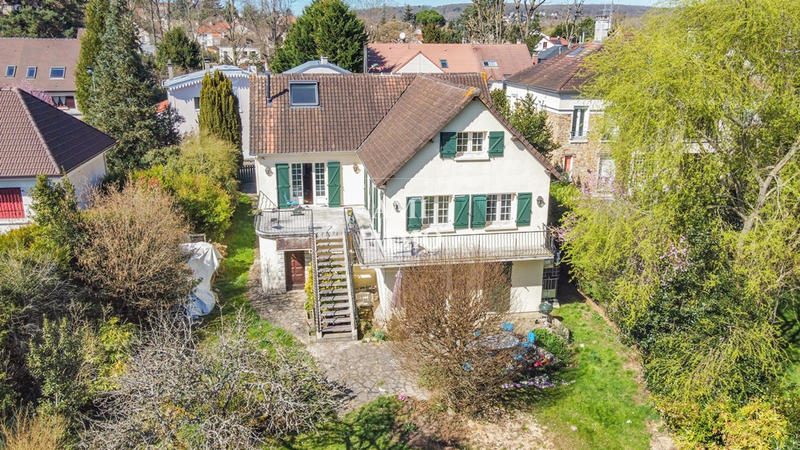 Propriété - 247 m² - 9 pièces