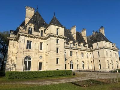 Manoir - 5 900 m² - 85 pièces