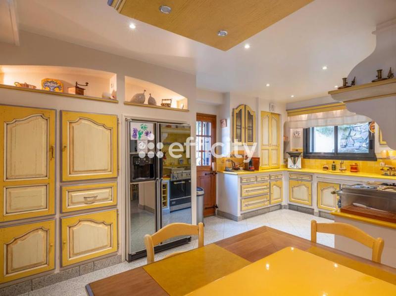 Pavillon - 327 m² - 6 pièces