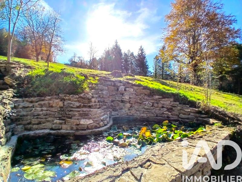 Maison - 300 m² - 11 pièces