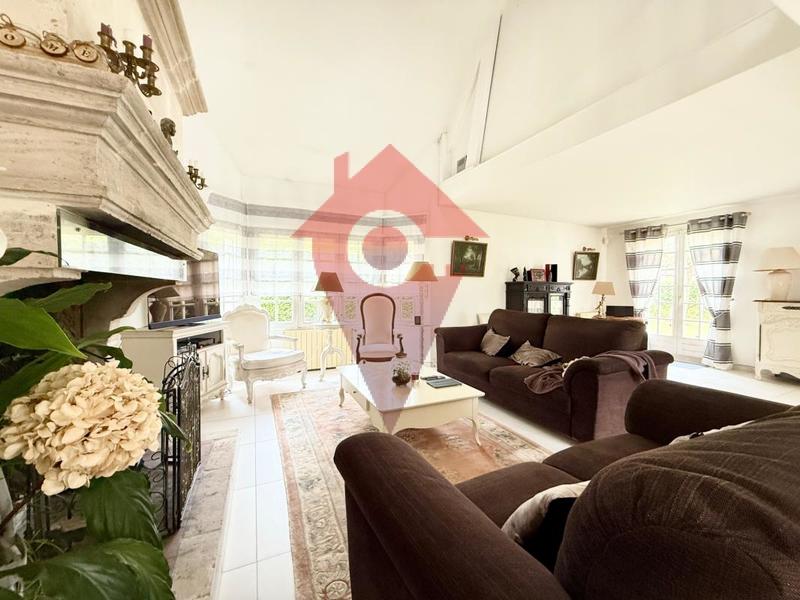 Maison - 232 m² - 8 pièces