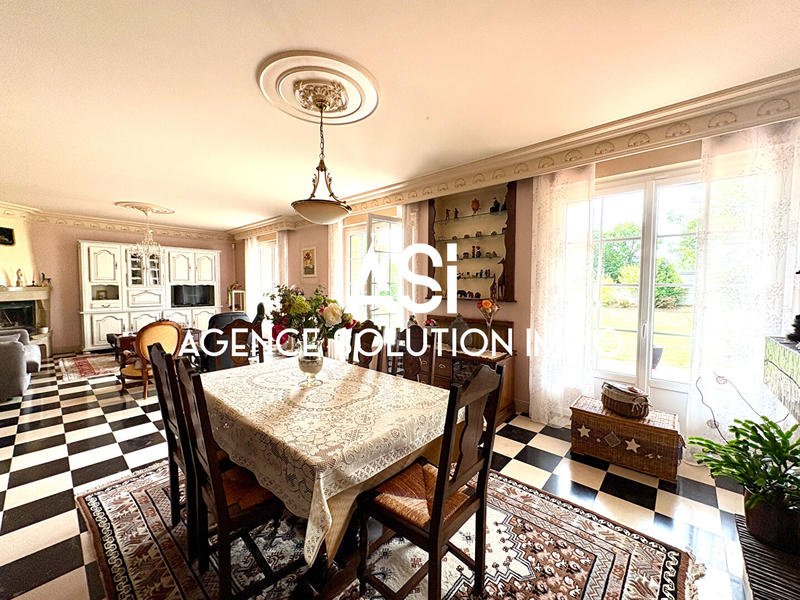 Maison - 214 m² - 8 pièces