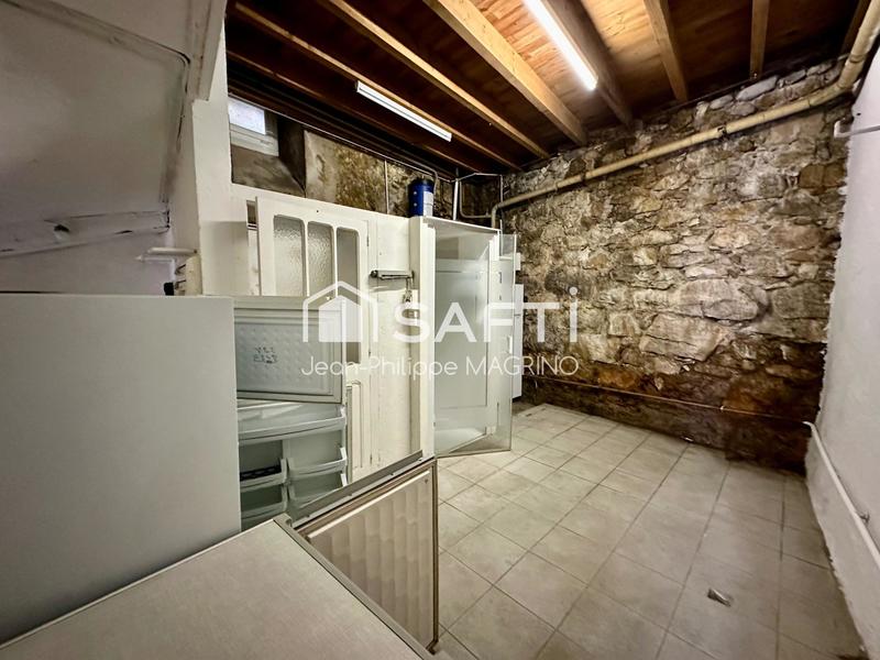 Maison - 216 m² - 7 pièces