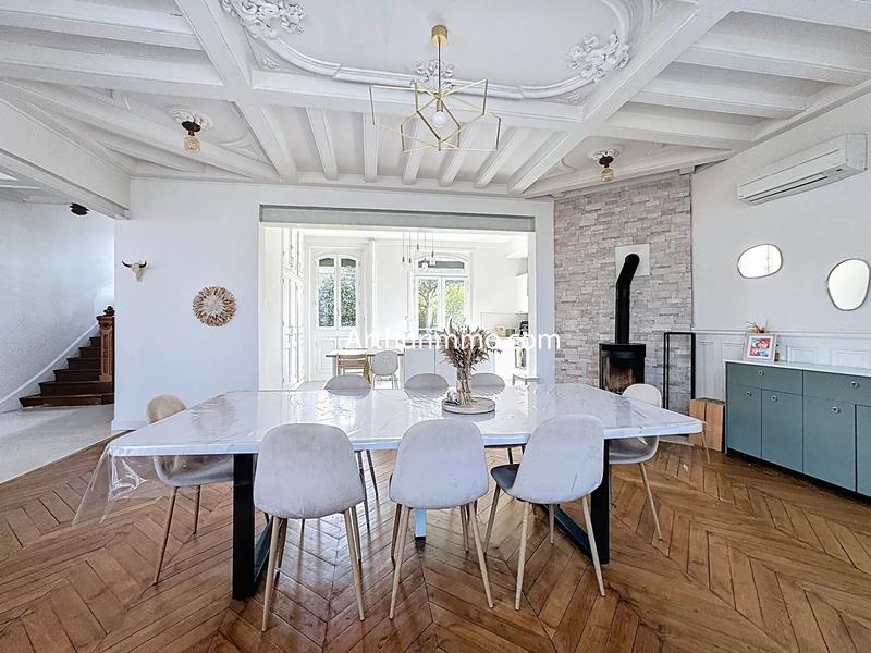 Maison - 280 m² - 10 pièces