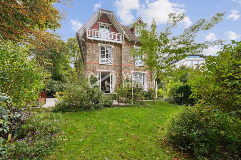 Maison - 266 m² - 10 pièces