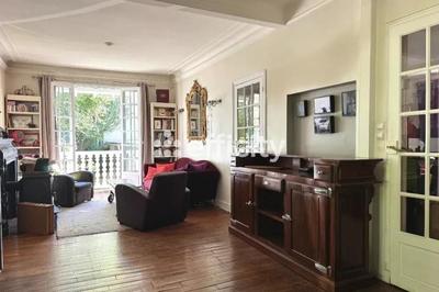 Demeure - 250 m² - 8 pièces