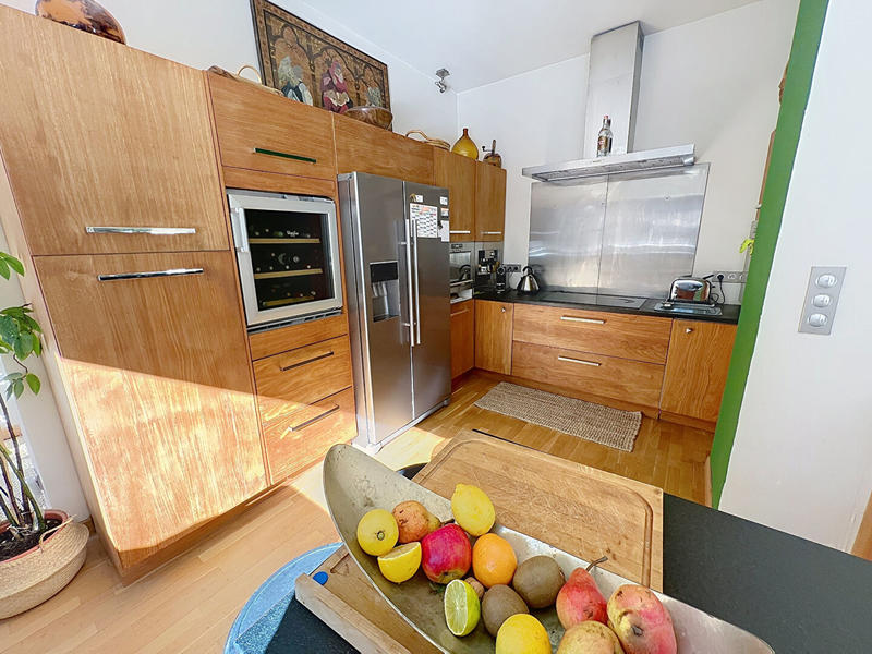 Maison - 275 m² - 8 pièces