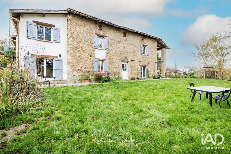 Maison - 239 m² - 8 pièces